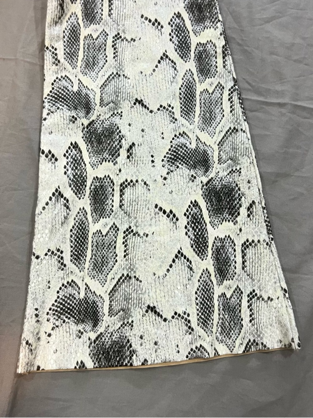 NWT Commando Faux Leather Animal Flared Legging SET | Fog Python - Picture 7 of 13